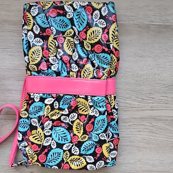 Vera Bradley Concert Clutch Crossbody or Wristlet Frill Happy Snails Pink Black - Picture 2 of 9